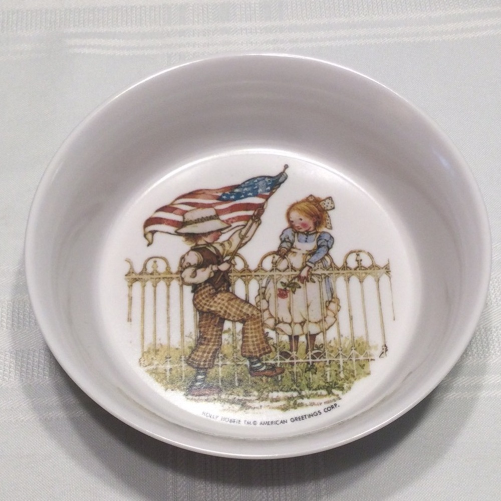 Holly Hobbie Patriotic Oneida Deluxe Plastic Bowl